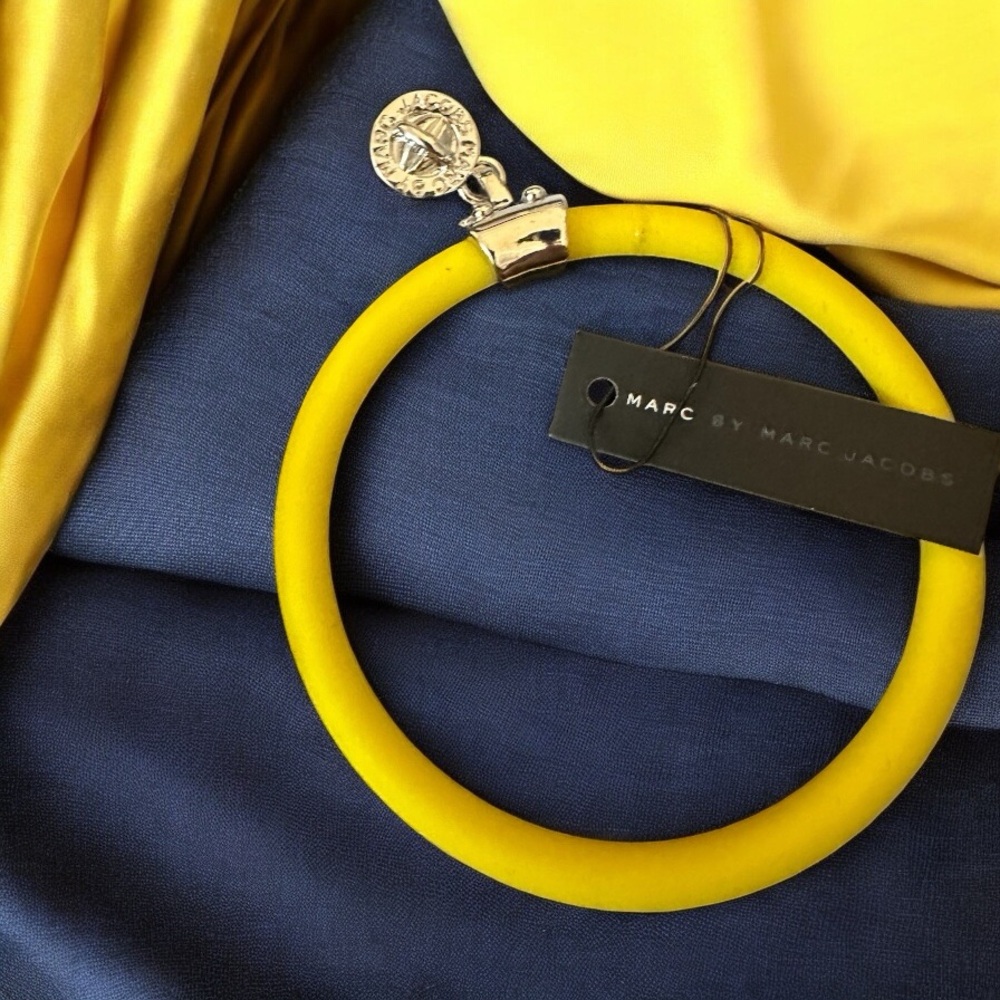 Marc by Marc Jacobs Yellow Bangle Bracelet with Logo Charm NWT $68 MSRP - Picture 3 of 9